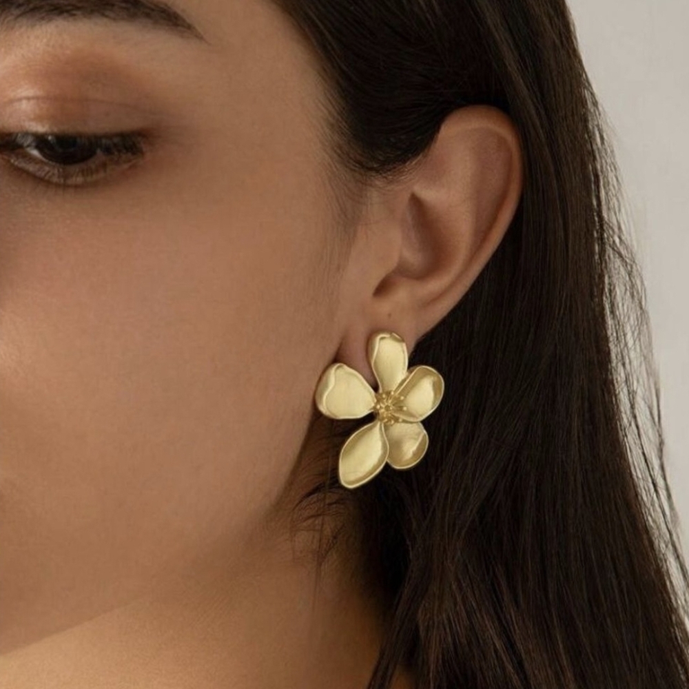 NEW Zara Golden Metal Flowers Statement Earrings